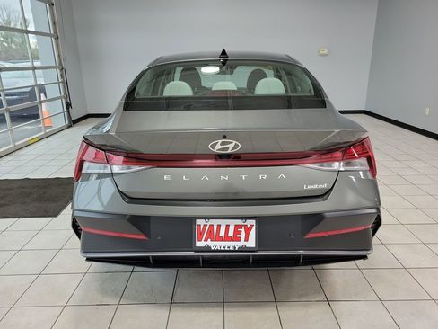 Used 2024 Hyundai Elantra Limited image 6