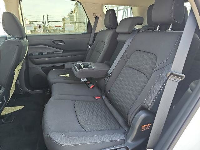 Used 2025 Nissan Pathfinder SV AWD/4WD image 14