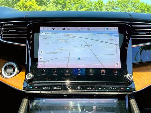 Certified 2022 Jeep Grand Wagoneer Series III AWD/4WD image 13