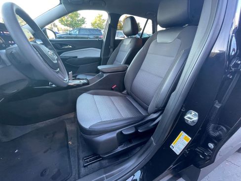 Used 2025 Chevrolet Trax LT image 30