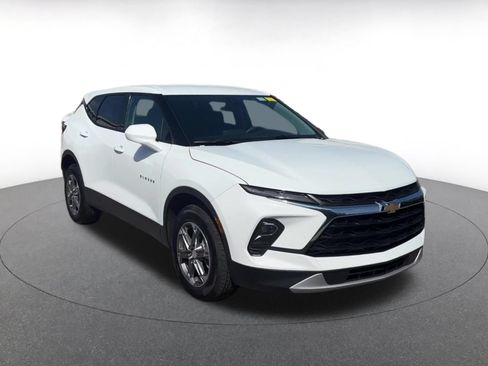 Used 2026 Chevrolet Blazer LT FWD image 2