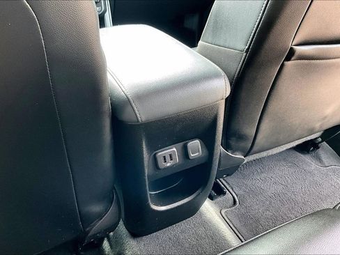 Used 2022 Chevrolet Colorado Z71 AWD/4WD image 34