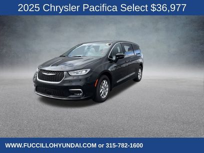 Used 2025 Chrysler Pacifica Select