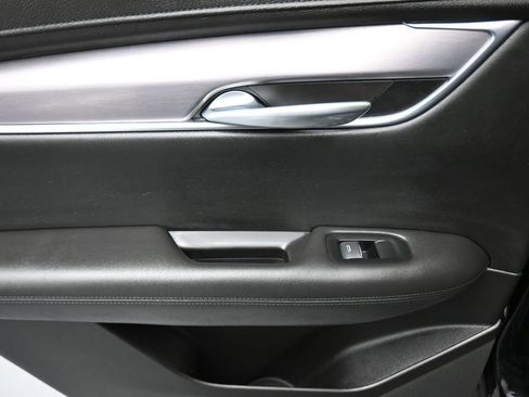 Used 2018 Cadillac XT5 Luxury image 30