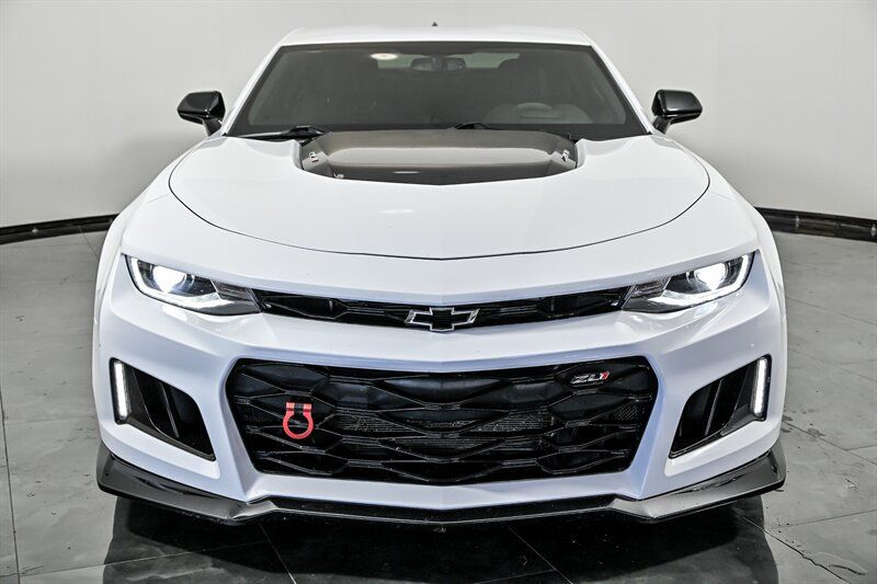 Used 2018 Chevrolet Camaro ZL1 RWD image 4