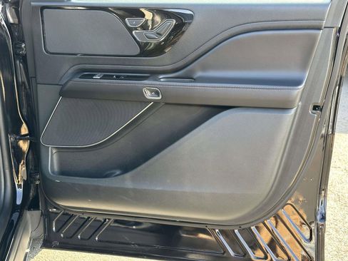 Used 2024 Lincoln Aviator AWD w/ Premium Package image 27