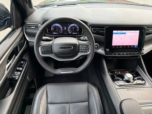 Used 2023 Jeep Wagoneer L Series III w/ Flexible Seating Group AWD/4WD image 28