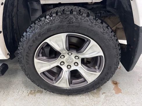 Used 2019 RAM 1500 Laramie image 8