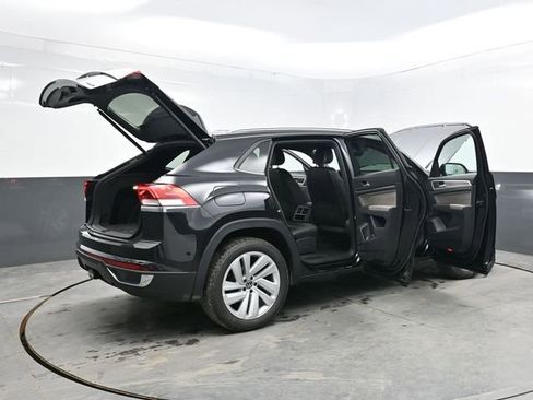 Used 2022 Volkswagen Atlas Cross Sport SE image 41