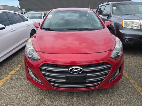 Used 2016 Hyundai Elantra GT w/ Option Group 02 FWD image 2