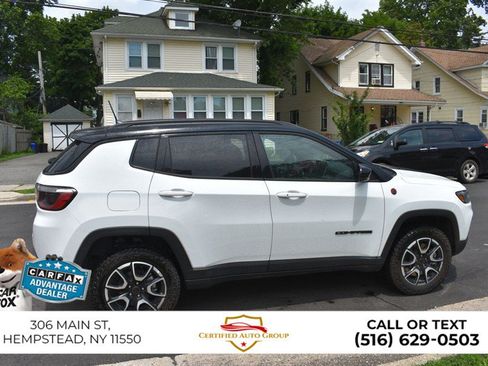 Used 2025 Jeep Compass Trailhawk AWD/4WD image 5