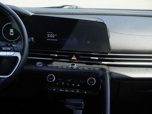 Used 2024 Hyundai Elantra Limited FWD image 26