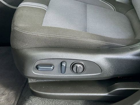 Used 2025 Chevrolet Blazer LT FWD image 22