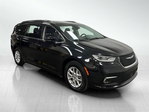 Used 2022 Chrysler Pacifica Touring-L image 1