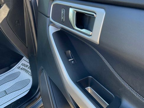 Used 2022 Ford Explorer XLT image 43