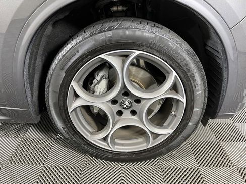Used 2023 Alfa Romeo Stelvio Ti image 9