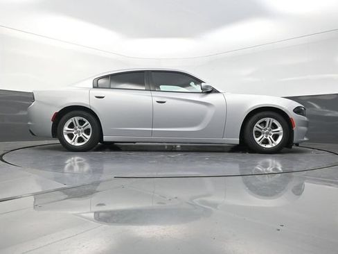 Used 2020 Dodge Charger SXT w/ Leather Interior Group RWD image 38