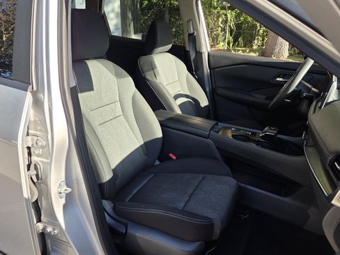 Used 2024 Nissan Rogue SV FWD image 22