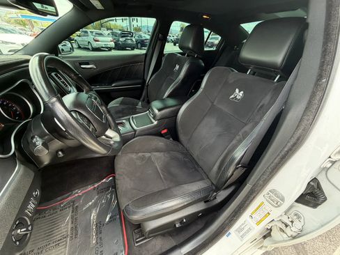 Used 2015 Dodge Charger R/T Scat Pack w/ Technology Group RWD image 9