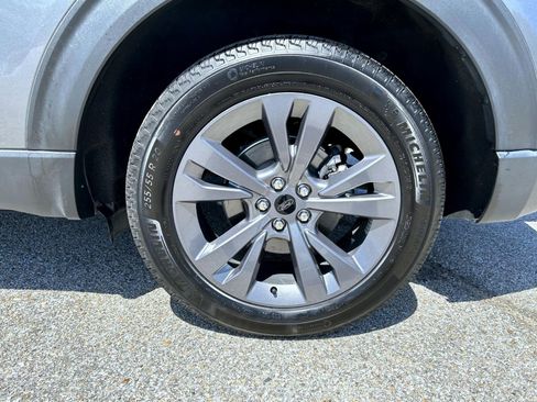 Used 2023 Ford Explorer XLT w/ Equipment Group 202A AWD/4WD image 23