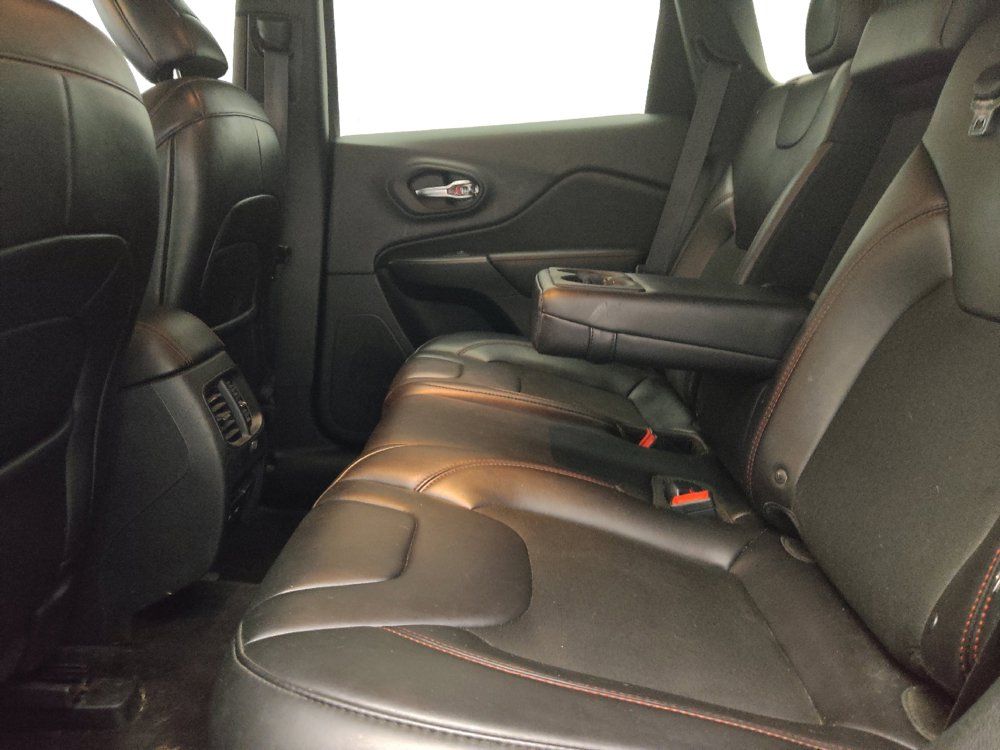 Used 2019 Jeep Cherokee Trailhawk AWD/4WD image 18