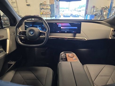 Used 2023 BMW iX xDrive50 w/ Premium Package AWD/4WD image 4