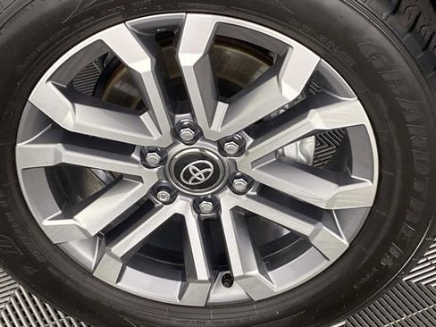Used 2025 Toyota 4Runner Limited AWD/4WD image 28