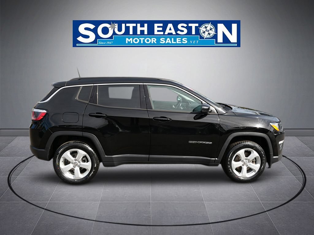 Used 2018 Jeep Compass Latitude w/ Cold Weather Group AWD/4WD image 8