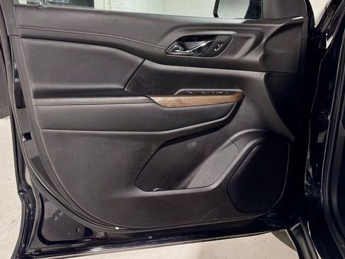 Used 2022 GMC Acadia SLE image 12