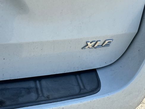 Used 2018 Toyota Sienna XLE w/ XLE Navigation Package FWD image 21