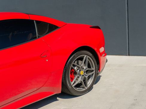 Used 2017 Ferrari California T image 28