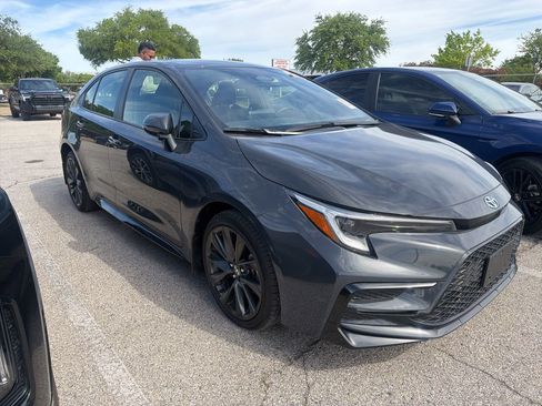 Used 2024 Toyota Corolla SE w/ SE Package image 3