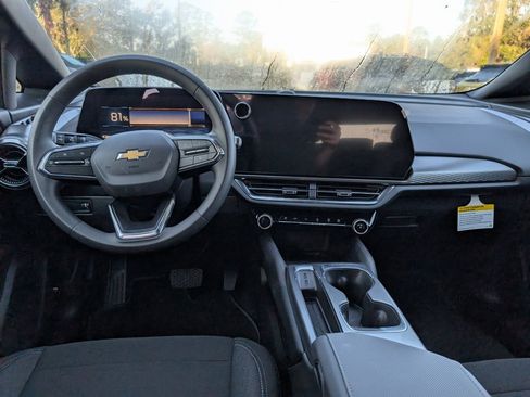 New 2026 Chevrolet Equinox EV LT image 10