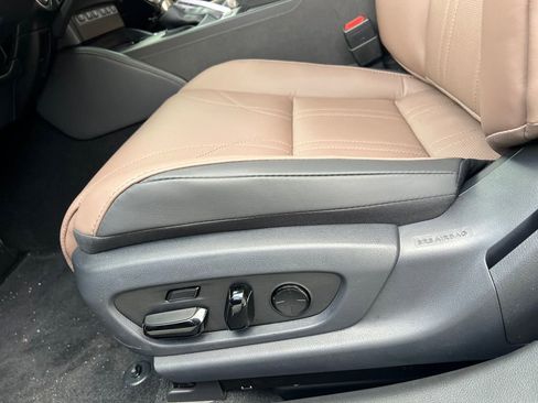 New 2025 Lexus ES 350 Ultra Luxury image 13