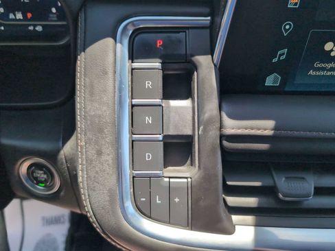 Used 2023 Chevrolet Suburban High Country AWD/4WD image 15