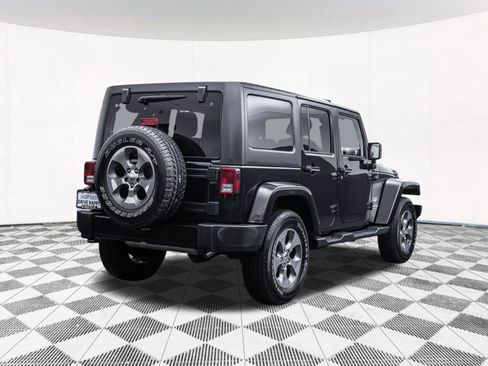 Used 2018 Jeep Wrangler Unlimited Sahara image 12
