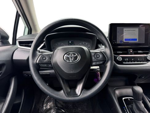 Used 2025 Toyota Corolla LE FWD image 12