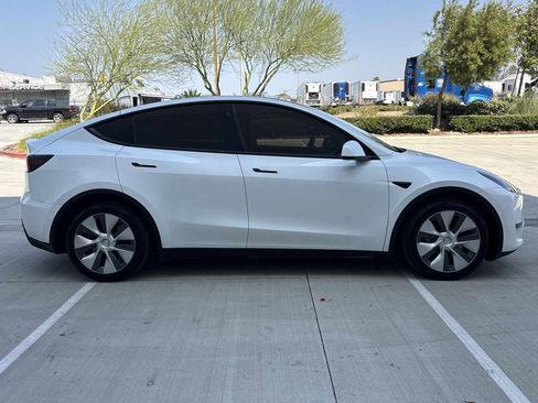 Used 2021 Tesla Model Y Long Range AWD/4WD image 2