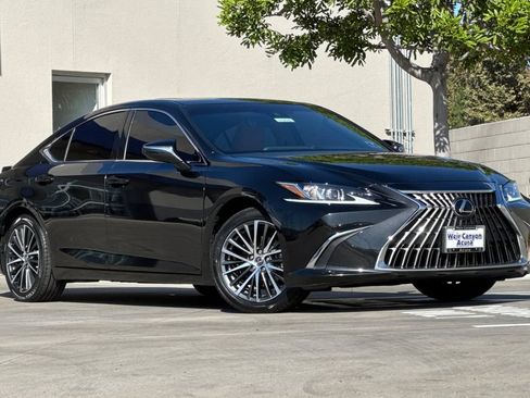 Used 2024 Lexus ES 300h w/ Premium Package FWD image 2