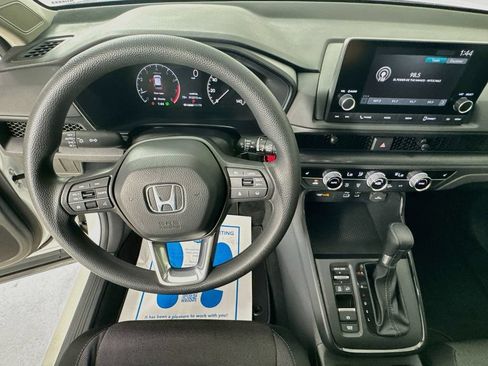 Used 2024 Honda CR-V EX image 11
