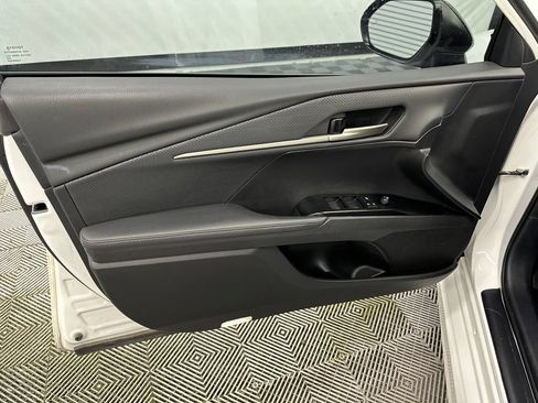 Used 2025 Toyota Camry XSE FWD image 11