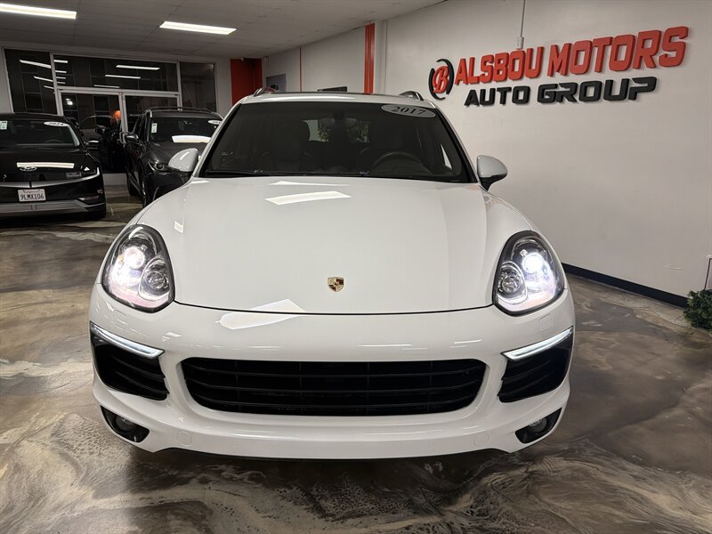 Used 2017 Porsche Cayenne Platinum Edition w/ Premium Package (PJV) AWD/4WD image 3