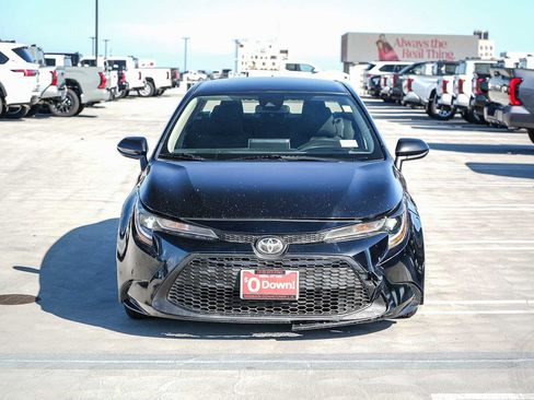 Used 2020 Toyota Corolla LE FWD image 2