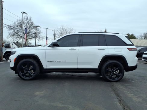 Certified 2023 Jeep Grand Cherokee Altitude image 6