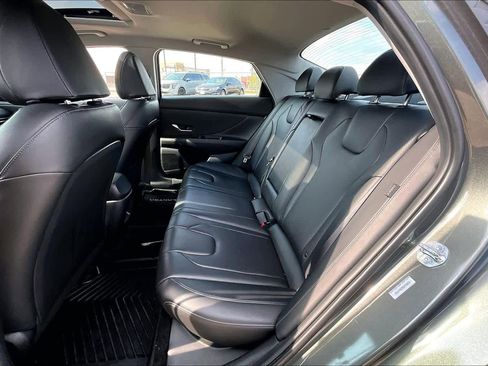 Used 2025 Hyundai Elantra Limited image 19