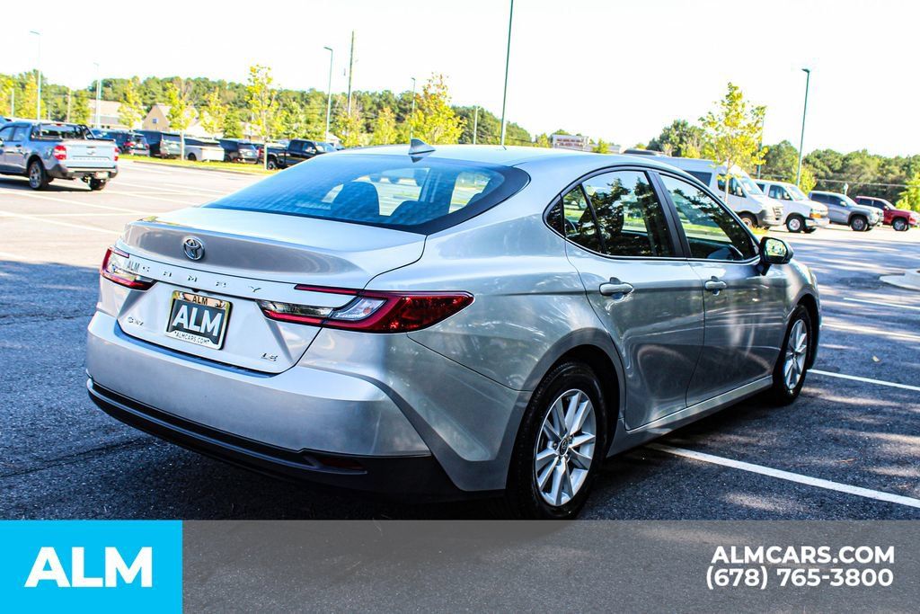 Used 2025 Toyota Camry LE FWD image 5