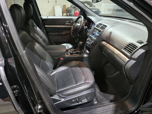 Used 2018 Ford Explorer XLT w/ Equipment Group 202A image 35