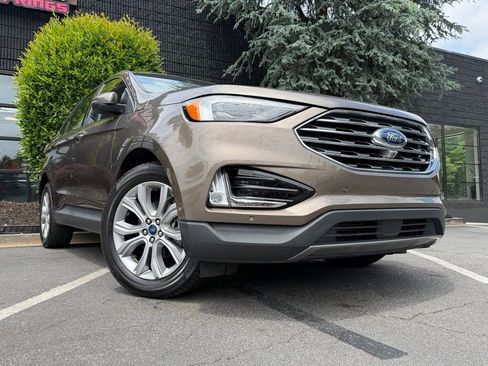 Used 2019 Ford Edge Titanium w/ Equipment Group 301A FWD image 8
