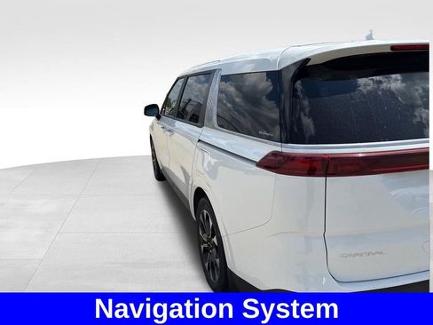 Used 2023 Kia Carnival EX FWD image 4