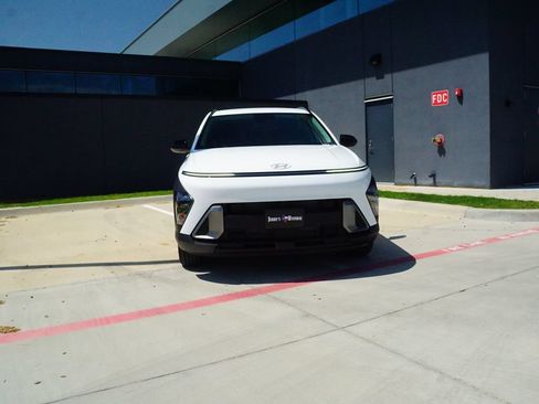New 2026 Hyundai Kona SEL Sport FWD image 2